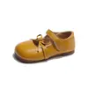 Sapatos pequenos de couro de cor sólida estilo coreano com laço, sapatos de princesa da moda, nova coleção outono 2026, sapatilhas de sola macia para meninas pequenas