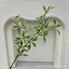 Planta Aranha Artificial de 5 Folhas e Planta Flor de Ameixa Vinha de Flor Artificial Folha de Monstera de Alta Imitação Decoração de Parede Planta Aranha Planta Verde Parede
