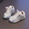 Zapatos de Malla Transpirables Estilo Papá para Niñas Primavera/Verano 2026 Nuevos Zapatos Deportivos para Correr de Suela Suave para Niños Zapatos Casuales para Niños Modernos