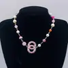 Cadena de Suéter con Letra Doble C Estilo Chanel Collar Largo de Perlas Moda Doble C de Pedrería Versión de Alta Gama Accesorio