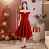 Vestido de Festa Vermelho de Ombro Único de Alta Qualidade Estilo Francês, Vestido Doce de Comprimento Médio Petite para Brinde de Casamento para Mulheres
