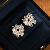 Pendientes de copo de nieve de diamante super flash con perlas, pendientes de nicho de lujo ligero para mujer de alto sentido, pendientes con pasador de plata 925, joyería al por mayor