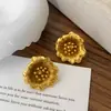 Diseño de Moda Europeo y Americano Colección de Pendientes y Anillos de Flor Plateada Mate, Pendientes Versátiles de Lujo Ligero de Gama Alta para Mujer
