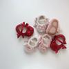 Sapatos para Bebês e Crianças Pequenas 2026 Sapatos de Bebê de Pelúcia Imitando Lã de Cordeiro com Laço de Fita e Sola Macia Sapatos de Bebê