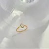 Anel de Zircônia Banhado a Ouro 18K em Formato de Onda Ultra Fina para Mulheres, Anel Simples Estilo Ins para Dedo Indicador, Design de Nicho de Luxo Leve