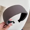 Diadema ancha de tela elástica suave de alta calidad en color oscuro, simple y elegante, popular en línea, adecuada para lavarse la cara y salir, accesorio para el cabello para mujer