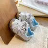 Zapatillas para niñas 2026 otoño infantiles de encaje suela blanda zapatos de entrenamiento alemanes lazo de niña zapatos Forrest Gump versátiles para niños mayores