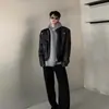 Chaqueta de cuero para hombre, nueva colección primavera/otoño 2026, marca de tendencia estilo americano, alta gama, corte holgado, casual, diseño de hombro acolchado, chaqueta de motociclista