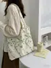 Bolso de Hombro Tote Bordado de Nicho Gran Capacidad Floral Versátil Retro de Lona Bolso Artístico Fresco de un Solo Hombro
