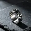 Fabricantes de origen anillo simple retro para hombre de acero de titanio patrón de sol tendencia personalidad anillo único SA755