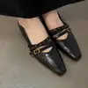 Versión de piel de oveja de los zapatos Mary Jane literarios, retro y cómodos, zapatos de cuero de moda con tachuelas para mujer, adecuados para ir al trabajo, con un diseño chic y elegante y un tacón grueso