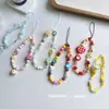 Funda de Teléfono Acrílica Colorida de Dibujos Animados con Cuentas Estilo Coreano, Fresca y Sencilla, con Cadena, Correa Corta Universal Versátil, Selección de Influencers de Moda