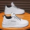 Sapatos Masculinos 2025 Inverno Novos Estilo Coreano Tendência Respirável Sapatos Esportivos Casuais Tendência Sapatos Masculinos Versátil Aumento de Altura Sapatos Brancos