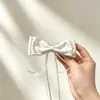 Grampo de garra com laço de cetim de bolinhas peça única para revenda para mulheres, grampo de tubarão de fita suave para penteados na nuca, acessório de cabelo