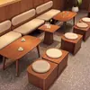Cabina de Madera Maciza Personalizada Montada en Pared Mesa y Sillas para Tienda de Té de Leche Cafetería Mesa y Silla Sencilla para Zona de Ocio y Negociación Combinación Venta al por Mayor