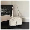 Bolsas da Moda Deste Ano 2026 Nova Moda Feminina de Verão Versátil Pequena Quadrada de Mão Estilo Coreano Bolsa de Ombro de Celebridade da Internet