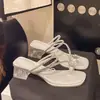 Pantuflas de Estilo Hada Francesas con Pedrería Slip-On Sandalias de Exterior de Moda Nueva Verano 2025 con Tacones Gruesos de Cristal