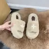 Chinelos peludos femininos para uso externo, com sola confortável e acolchoada, design moderno e sola grossa no estilo Ins da moda para a temporada outono/inverno de 2026
