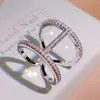 Nova moda popular europeia e americana estilo anel redondo oco com strass anel cruzado feminino joias femininas para atacado