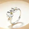 Anillo de Flor de Gardenia Estilo Minimalista Plata Pura 990, Diseño de Nicho Estilo Bosque con un Ambiente Fresco, Anillo Ajustable, Modelo Nuevo