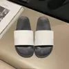 2025 Nuevas Chanclas Transfronterizas para Hombre de una Tira para el Hogar Antideslizantes de Moda Resistentes al Desgaste de Suela Gruesa Resistentes al Desgaste Chanclas de Playa