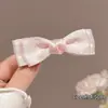 Presilha de Cabelo Rosa com Bolinhas e Laço Fresca e Doce, Presilha Lateral com Design Versátil de Nicho, Acessório de Cabelo Puro e Desejável para Meninas