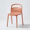 Silla de plástico estilo nórdico con respaldo engrosado, silla de comedor apilable simple para balcón exterior para espacios pequeños
