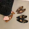 Zapatos de tacón de cuña retro de punta fina poco profundos para mujer, nuevos zapatos Mary Jane elegantes de estilo coreano francés de primavera y otoño para combinar con faldas para ir al trabajo
