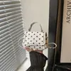 Bolso cuadrado pequeño para mujer, de un solo hombro, cruzado, de mano, simple y moderno, con lunares, fresco para el otoño 2026, nuevo, de gran capacidad, a la moda
