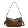 Bolsa de grande capacidade feminina outono e inverno all-match 2025 nova bolsa de ombro de banda larga retrô bolsa de travesseiro feminina