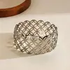 Pulsera Ancha de Flores Redonda Hueca Transfronteriza Europea y Americana Estilo Abierto de Personalidad Pulsera de Joyería para Manos de Lujo Ligero y de Alta Gama para Mujeres