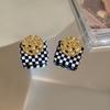 Pendientes retro vintage de la época medieval, de entrada de nicho, de lujo, de alta gama, de moda, estilo cortesano, elegantes pendientes de perlas.