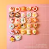 Juguete de comida en miniatura simulado, accesorios de pastel de postre de resina, decoraciones DIY de pegamento de crema, adornos pequeños 3D, surtido al por mayor
