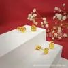 Brincos de pino frescos de aço titânio transfronteiriço quente Trevo do amor dourado Brinco de pino para cartilagem da orelha Brincos de pino pequenos Brincos de agulha fina brincos
