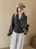 Conjunto de cárdigan tejido y top estilo coreano para mujer, perfecto para crear un look otoñal elegante y atmosférico; un conjunto de chal simple