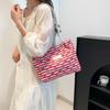 2025 Nova Chegada Linda Bolsa Tote Casual de Grande Capacidade Bonita Moderna Estilo Ocidental Doce Bolsa de Ombro Único Axilar para Pendurar Mulheres