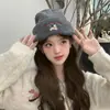Otoño e Invierno Nuevo Bordado para Perro Pequeño Cálido Adelgazante de Rostro Gorro de Punto para Mujer Estilo Coreano Versátil Simple Ins Gorro de Lana