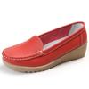 Zapatos de mamá de cuero genuino de primavera y otoño, zapatos de enfermera, zapatos de cuña de cuero casuales, zapatos planos de una sola capa, zapatos de mujer de tacón medio para mujeres de mediana edad y mayores.