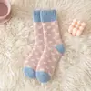 Meias de Terry Espessas Quentes Armazenadoras de Calor Outono e Inverno Meias Femininas Respiráveis Absorventes de Suor Meias de Cano Médio Meias Casuais Versáteis para Combinar Cores