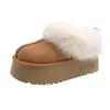 Botas de nieve de 7 cm de altura, con suela gruesa, para mujeres petite, nuevo estilo otoño/invierno, forradas de felpa para abrigar, diseño de slip-on y hechas con una combinación de cuero y piel.