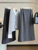 Moderna y elegante falda midi de mezcla de lana con lunares para mujer 2026 Otoño Nueva Cintura Alta Adelgazante Abertura Trasera Ceñida Recta