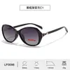 Gafas de sol retro para mujer, protectores solares polarizados de moda europea y americana, elegante montura de PC con patillas adornadas con diamantes, venta al por mayor de fábrica
