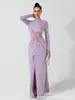 Vestido nuevo de color liso de cuello alto estilo europeo y americano para otoño e invierno, vestido largo sexy ajustado con fruncidos, huecos y abertura para mujer