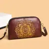Bolso de teléfono móvil nuevo, moderno y elegante, bolso pequeño retro único para hombro y cruzado, bolso de concha casual versátil con relieve de nicho
