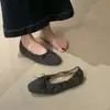 Outono/Inverno 2026 Sapatos de Ballet Retrô Francês Sapatilhas Vermelhas com Laço de Lã Bico Redondo Baixo Salto Baixo Sapatos Quentes Simples para Mulheres