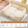 Cama de Gato Cartoon para Primavera e Verão com Estampa Completa, Borda de Renda de Urso, Espaço Amplo, Almofada de Proteção para o Pescoço, Cama Quadrada, Cama para Cachorro, Tapete de Cama para Pet
