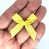 Al por mayor En stock Lazos de Cinta Cuadros Pequeños de 1 cm para Lencería, Zapatos, Sombreros, Accesorios de Ropa Infantil, Flores de Lazo Hechas a Máquina