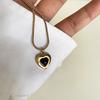 Collar de amor de obsidiana de acero de titanio diseño nicho cadena clavicular de corazón de melocotón vintage ins temperamento azúcar negro collar mujer