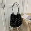 Seleção transfronteiriça de bolsas de bolinhas para mulheres, novo estilo retrô 2026, bolsa de ombro e axila versátil para o dia a dia, nicho