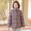 Jaqueta de algodão grossa e folgada da mamãe para outono e inverno, estilo 2026, casaco de algodão estilo chinês, plus size, corta-vento curto de algodão para mulheres de meia-idade e idosas